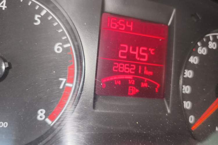 Used Volkswagen Santana 2015 1.6L Manual Fashion Edition Odometer Close Up