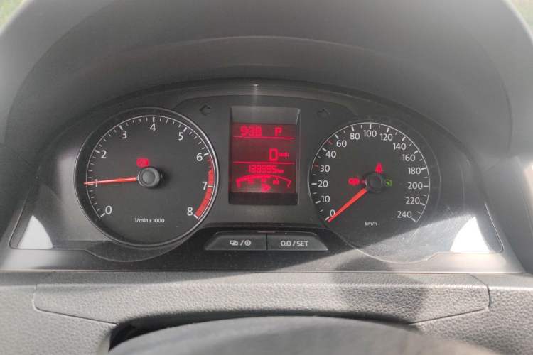 Used Volkswagen Santana 2015 1.6L Automatic Comfort Edition Odometer Close Up
