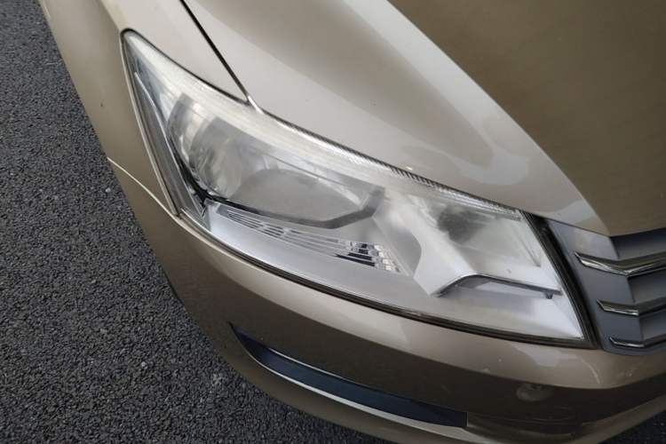 Used Volkswagen Santana 2015 1.6L Automatic Comfort Edition Right Front Headlight