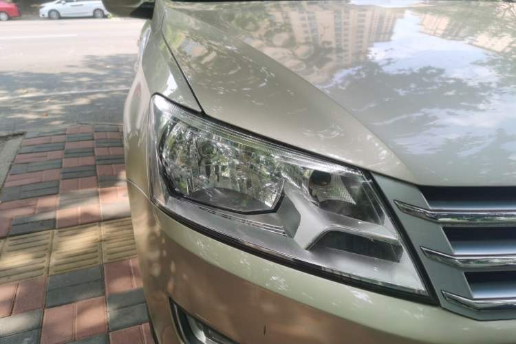 Used Volkswagen Santana 2015 1.6L Automatic Luxury Edition Right Front Headlight