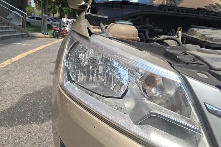 Used Volkswagen Santana 2015 1.6L Manual Comfort Edition Right Front Headlight