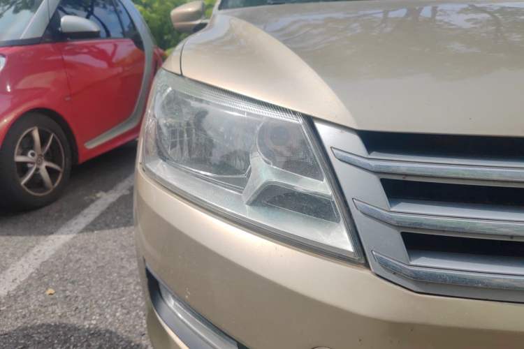Used Volkswagen Santana 2015 1.6L Automatic Comfort Edition Right Front Headlight