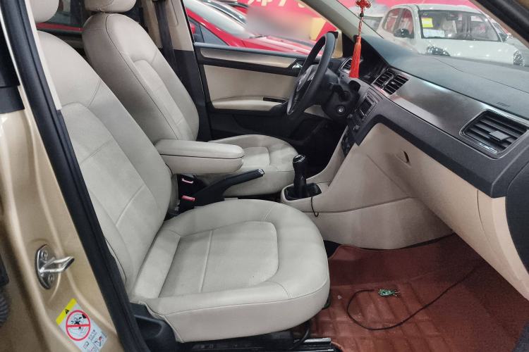 Used Volkswagen Santana 2015 1.6L Manual Comfort Edition Right Front Seat