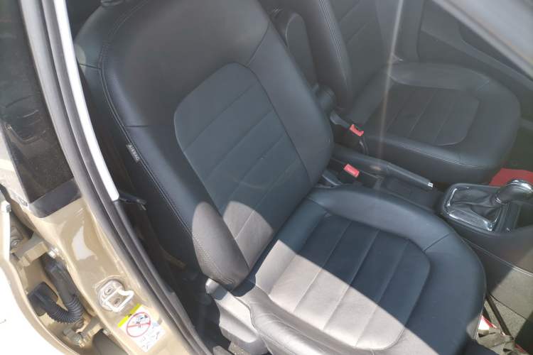 Used Volkswagen Santana 2015 1.6L Automatic Luxury Edition Right Front Seat