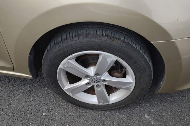 Used Volkswagen Santana 2015 1.6L Automatic Comfort Edition Right Front Wheel Hub