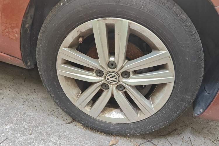 Used Volkswagen Santana 2015 Haval H6 1.6L Automatic Comfort Model Right Front Wheel Hub