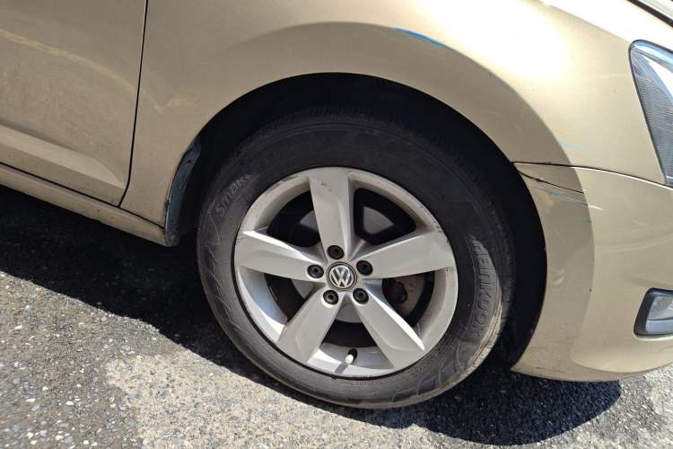 Used Volkswagen Santana 2015 1.6L Manual Comfort Edition Right Front Wheel Hub