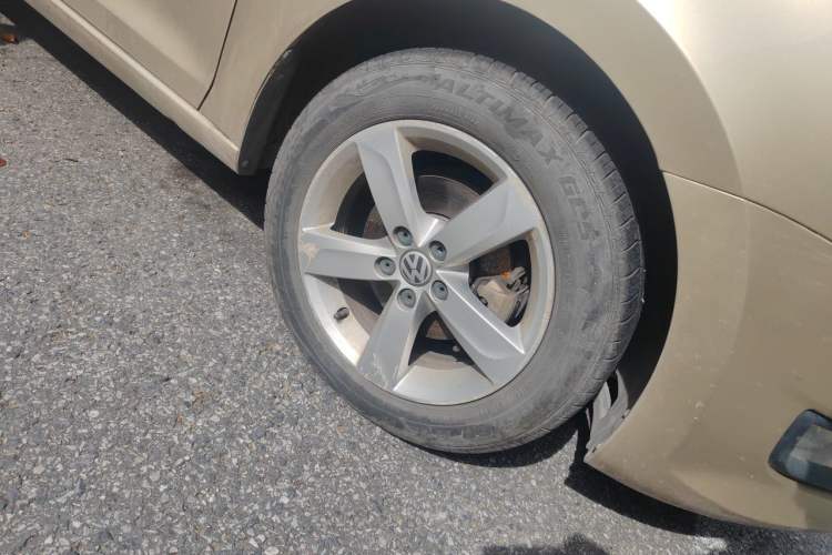 Used Volkswagen Santana 2015 1.6L Automatic Comfort Edition Right Front Wheel Hub