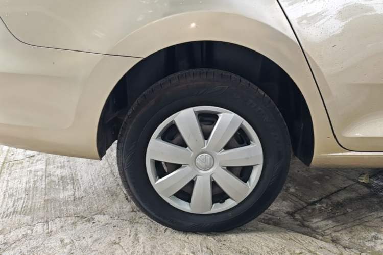 Used Volkswagen Santana 2015 1.6L Manual Fashion Edition Right Rear Wheel Hub