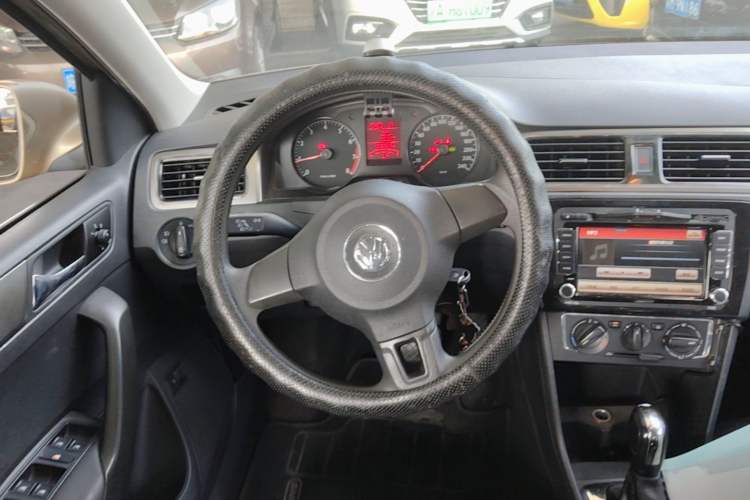 Used Volkswagen Santana 2015 1.6L Automatic Comfort Edition Steering Wheel