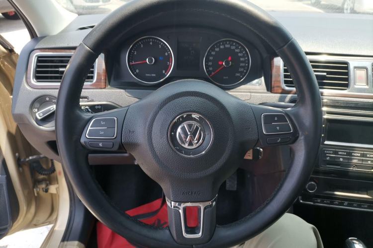 Used Volkswagen Santana 2015 1.6L Automatic Luxury Edition Steering Wheel