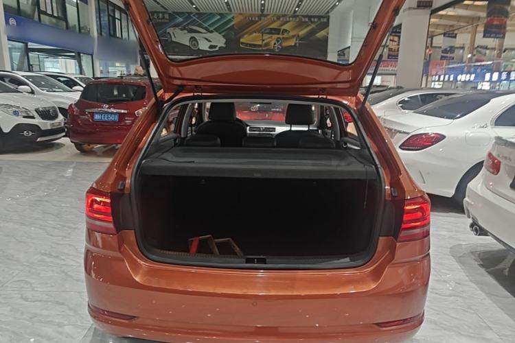 Used Volkswagen Santana 2015 Haval H6 1.6L Automatic Comfort Model Trunk