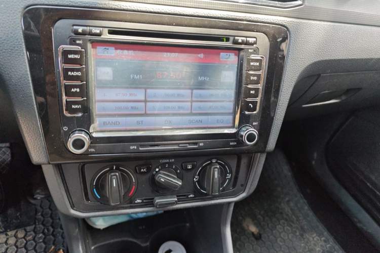 Used Volkswagen Santana 2016 1.4L Manual Fashion Edition Audio And AC Panel