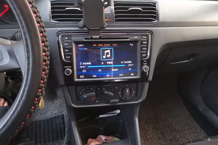Used Volkswagen Santana 2016 1.4L Manual Fashion Edition Audio And AC Panel