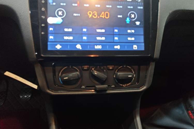 Used Volkswagen Santana 2016 1.6L Manual Fashion Edition Audio And AC Panel