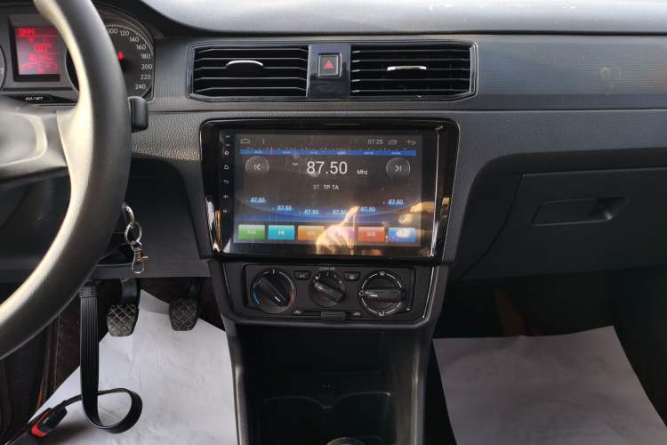 Used Volkswagen Santana 2016 1.4L Manual Fashion Edition Audio And AC Panel