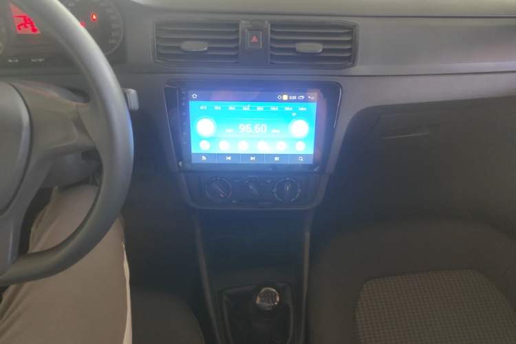 Used Volkswagen Santana 2016 1.4L Manual Fashion Edition Audio And AC Panel