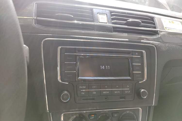 Used Volkswagen Santana 2016 1.6L Manual Comfort Edition Audio And AC Panel