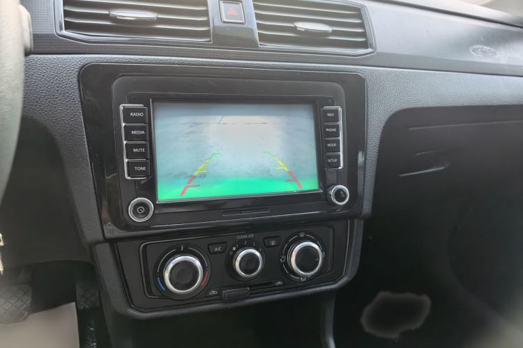 Used Volkswagen Santana 2016 1.6L Manual Fashion Edition Audio And AC Panel