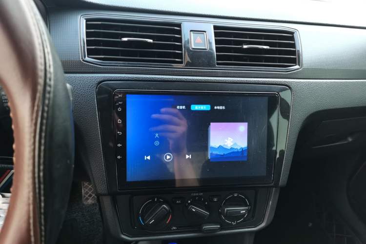 Used Volkswagen Santana 2016 1.6L Manual Fashion Edition Audio And AC Panel