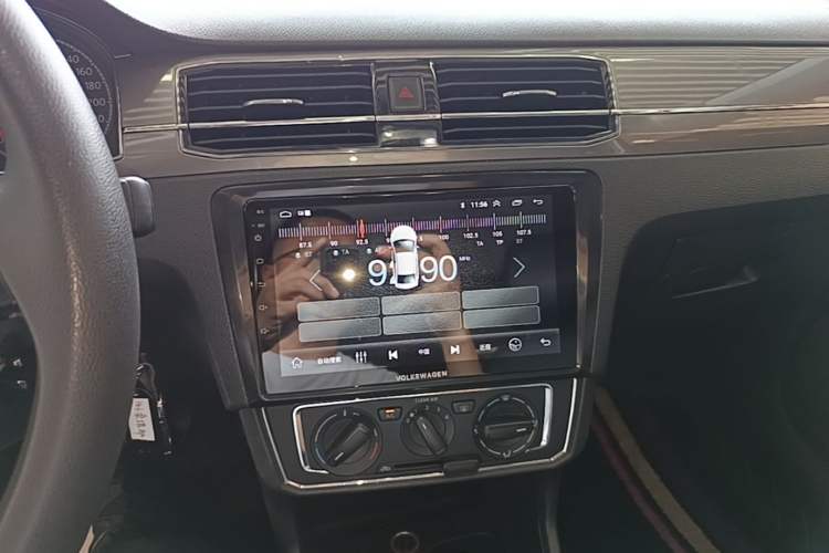 Used Volkswagen Santana 2016 1.6L Automatic Comfort Edition Audio And AC Panel