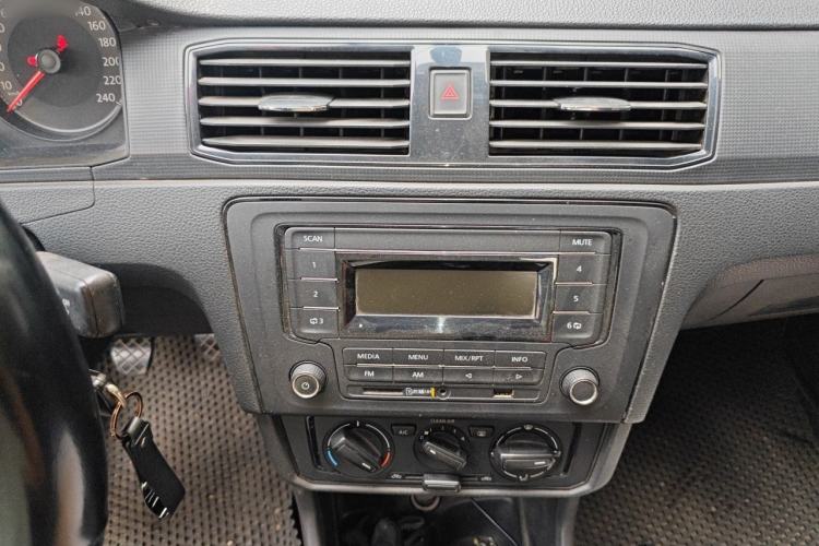 Used Volkswagen Santana 2016 1.4L Manual Fashion Edition Audio And AC Panel