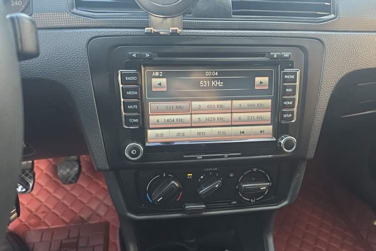 Used Volkswagen Santana 2016 1.4L Manual Fashion Edition Audio And AC Panel