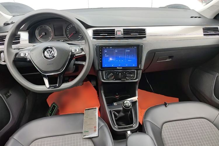 Used Volkswagen Santana 2016 1.6L Manual Comfort Edition Center Console