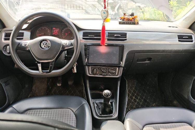 Used Volkswagen Santana 2016 1.6L Manual Comfort Edition Center Console