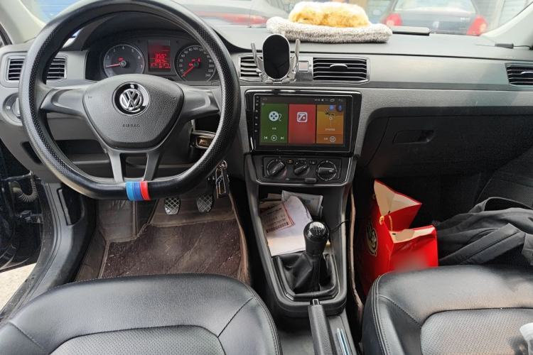 Used Volkswagen Santana 2016 1.6L Manual Fashion Edition Center Console