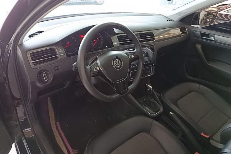 Used Volkswagen Santana 2016 1.6L Automatic Comfort Edition Center Console