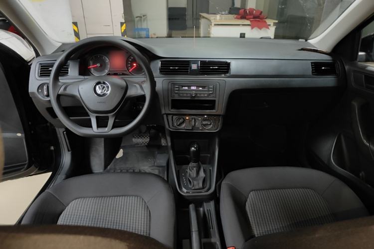 Used Volkswagen Santana 2016 1.6L Automatic Fashion Edition Center Console