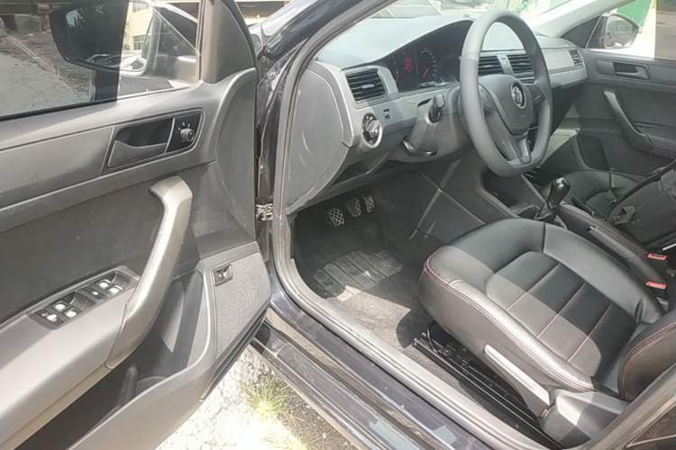 Used Volkswagen Santana 2016 1.4L Manual Fashion Edition Driver Seat