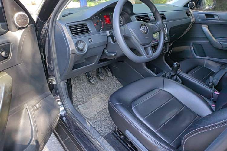 Used Volkswagen Santana 2016 1.6L Manual Fashion Edition Driver Seat