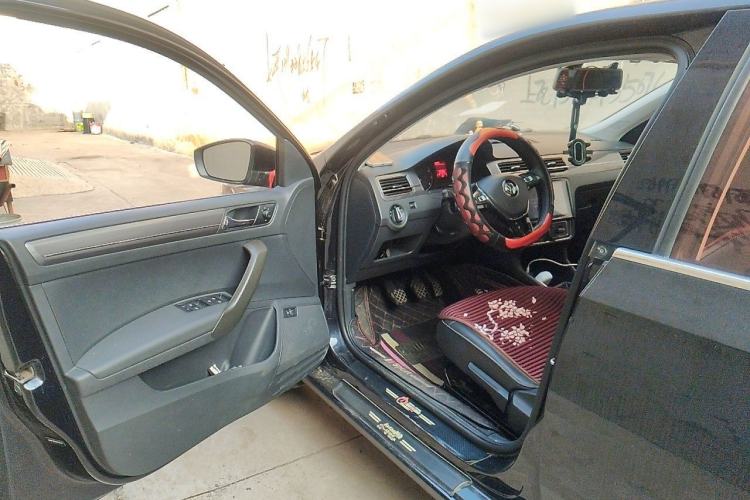 Used Volkswagen Santana 2016 1.6L Manual Comfort Edition Driver Seat