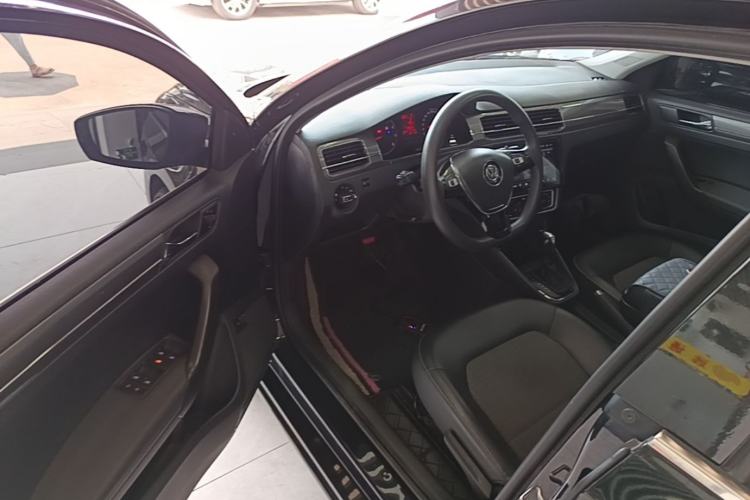 Used Volkswagen Santana 2016 1.6L Automatic Comfort Edition Driver Seat