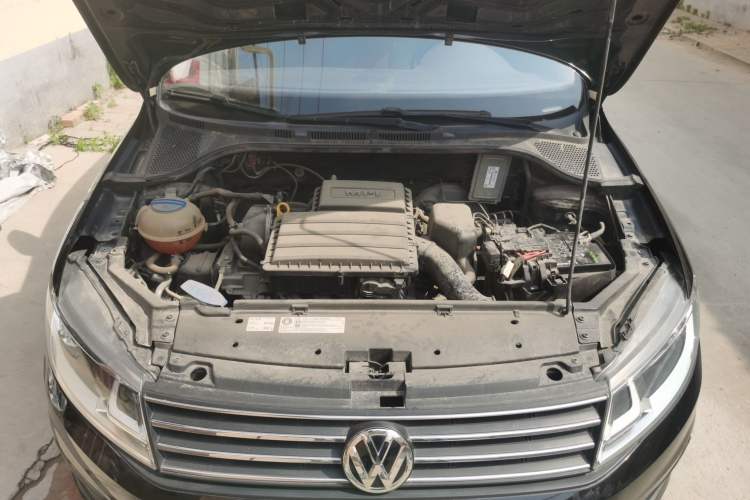 Used Volkswagen Santana 2016 1.6L Manual Fashion Edition Engine Bay