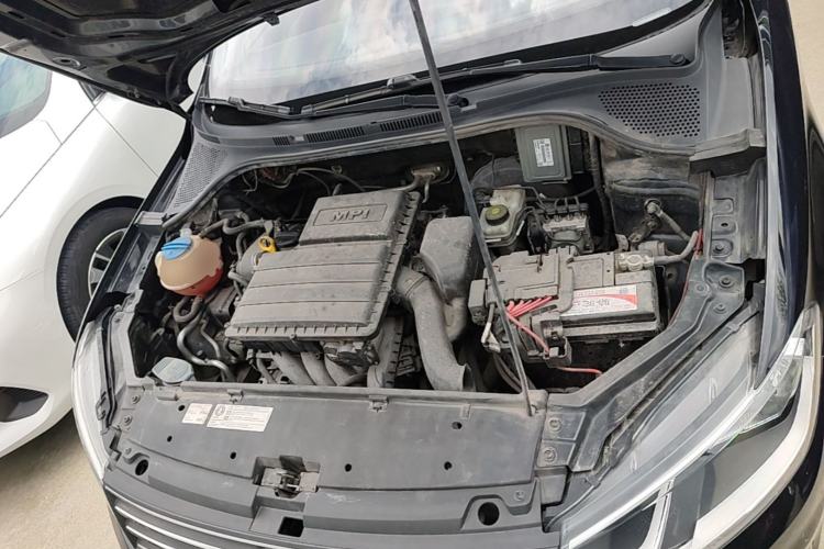 Used Volkswagen Santana 2016 1.6L Manual Comfort Edition Engine Bay