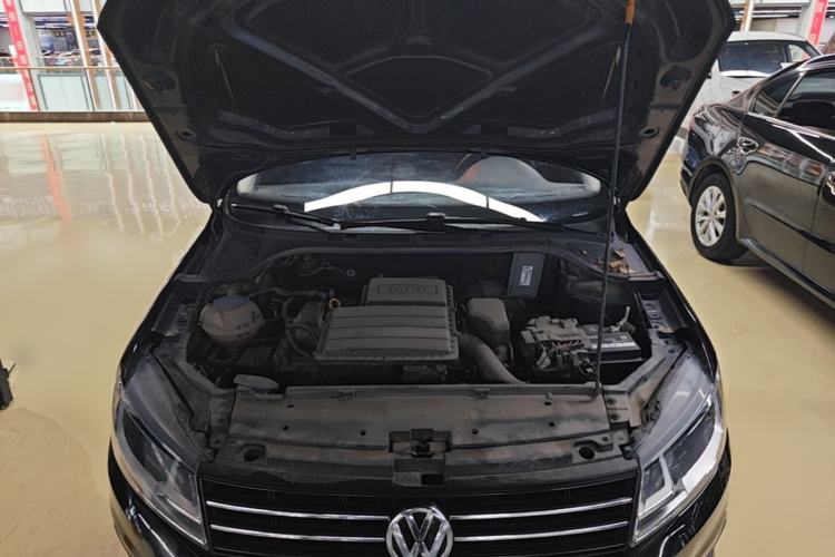 Used Volkswagen Santana 2016 1.6L Manual Fashion Edition Engine Bay
