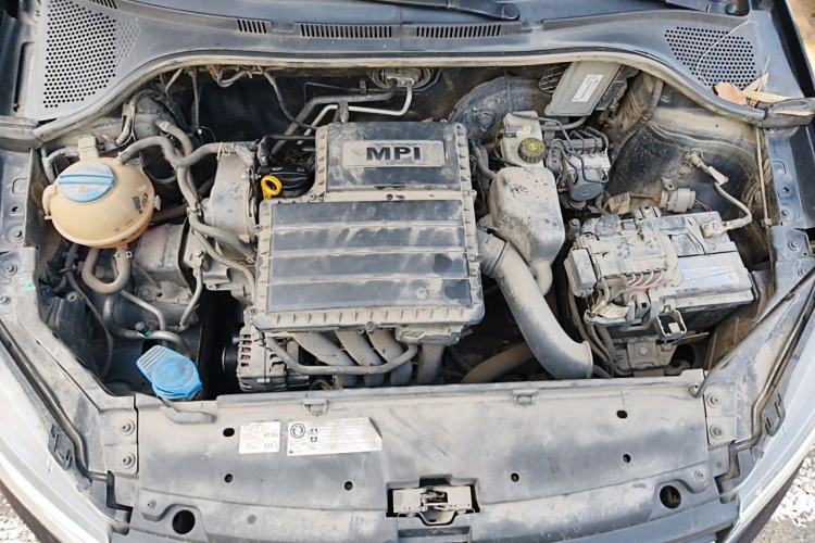 Used Volkswagen Santana 2016 1.6L Manual Fashion Edition Engine Bay