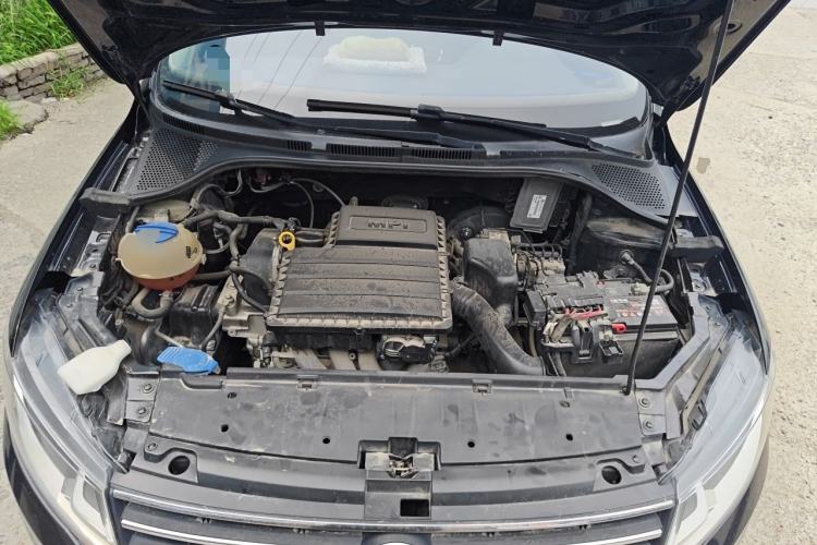 Used Volkswagen Santana 2016 1.6L Manual Fashion Edition Engine Bay