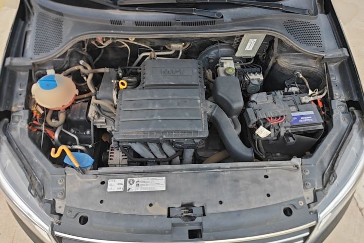Used Volkswagen Santana 2016 1.6L Manual Fashion Edition Engine Bay