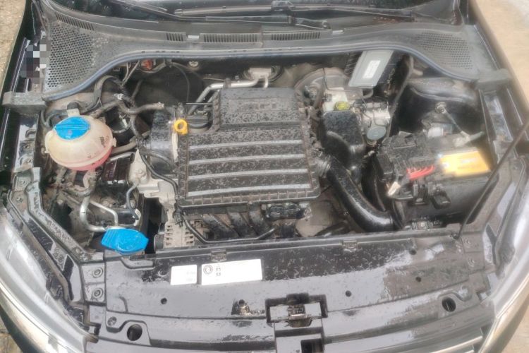 Used Volkswagen Santana 2016 1.6L Manual Fashion Edition Engine Bay