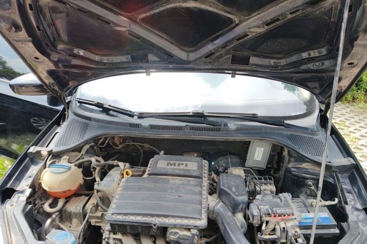 Used Volkswagen Santana 2016 1.6L Manual Fashion Edition Engine Bay