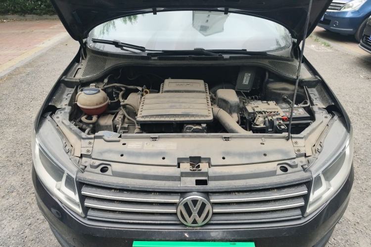 Used Volkswagen Santana 2016 1.6L Manual Fashion Edition Engine Bay