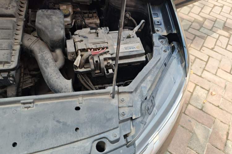 Used Volkswagen Santana 2016 1.4L Manual Fashion Edition Engine Bay Left
