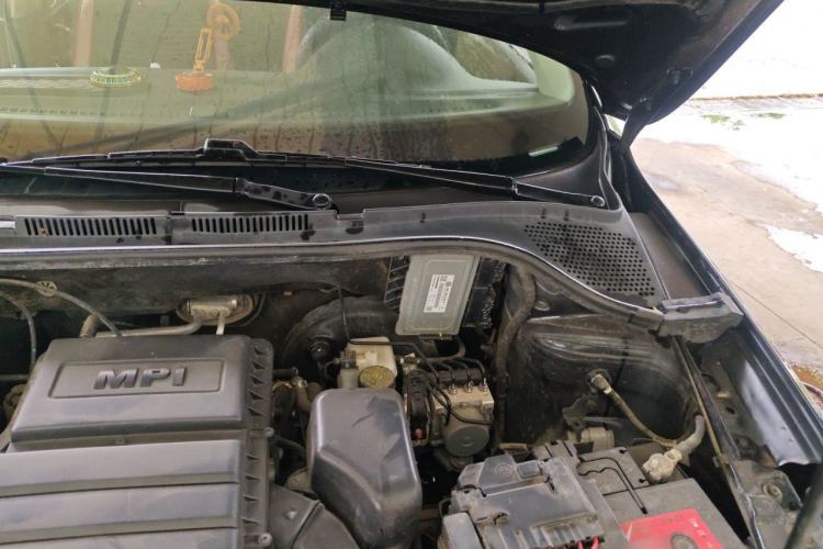 Used Volkswagen Santana 2016 1.6L Manual Comfort Edition Engine Bay Left