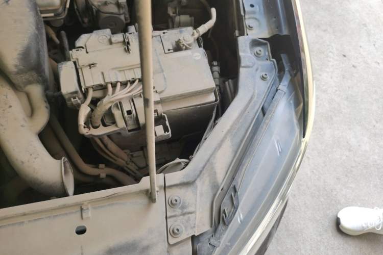 Used Volkswagen Santana 2016 1.6L Manual Fashion Edition Engine Bay Left
