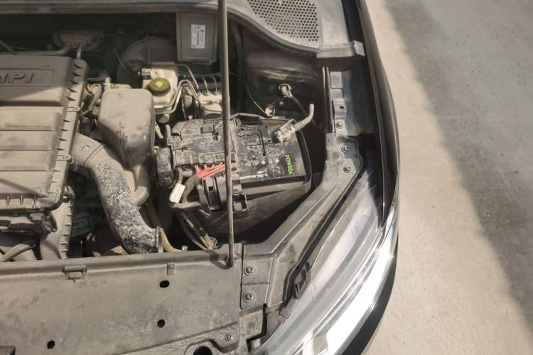 Used Volkswagen Santana 2016 1.6L Manual Fashion Edition Engine Bay Left