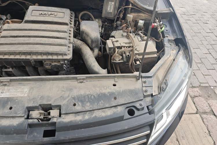 Used Volkswagen Santana 2016 1.6L Manual Fashion Edition Engine Bay Left